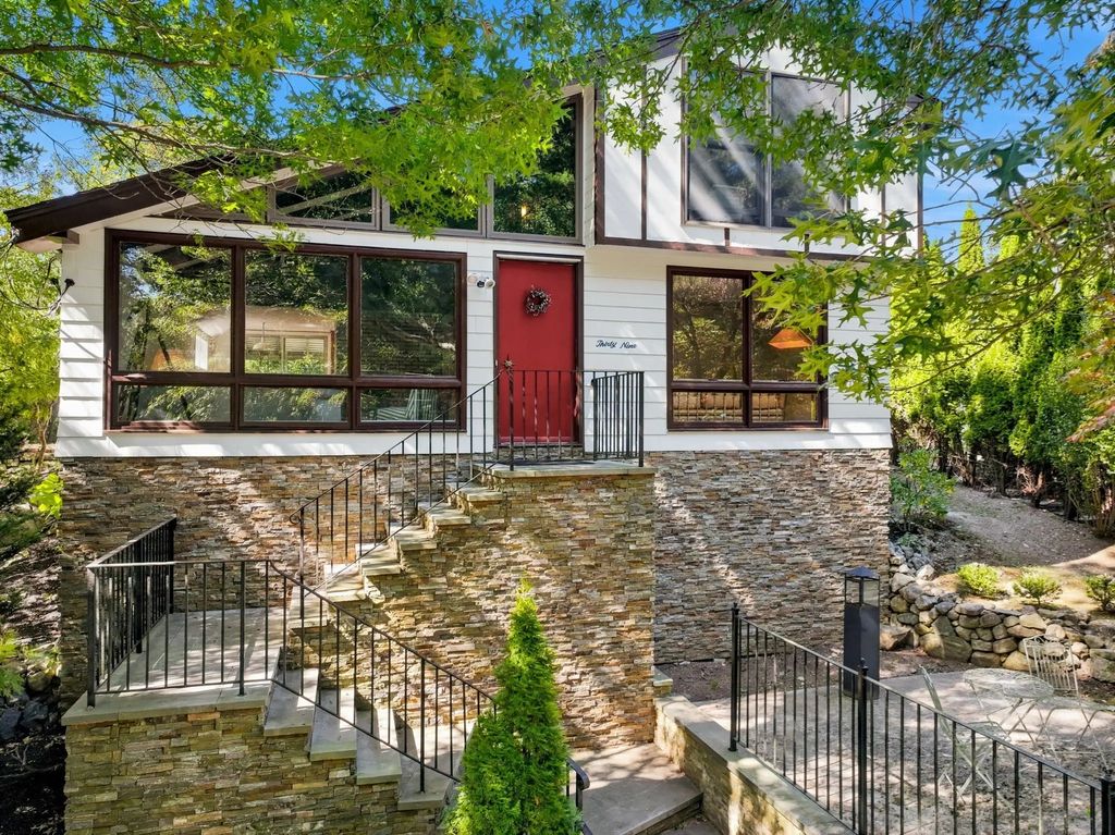 39 Sylvan Ave, Wakefield