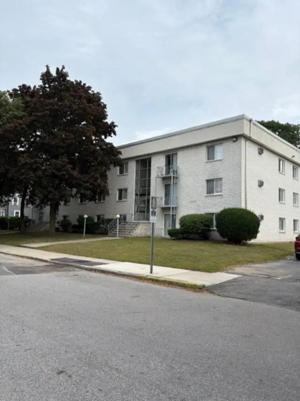 24 Inman St #3, Lawrence