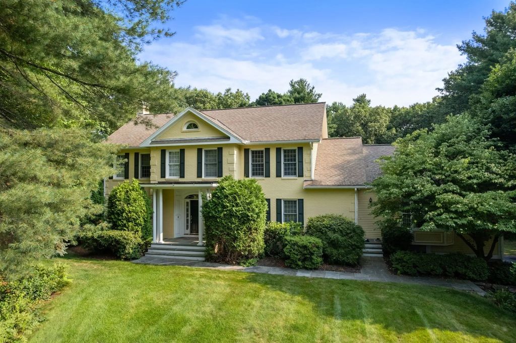 2 Sanger Cir, Dover