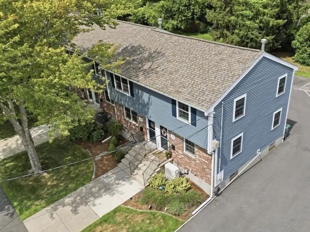 110 Hooper Rd #110, Dedham