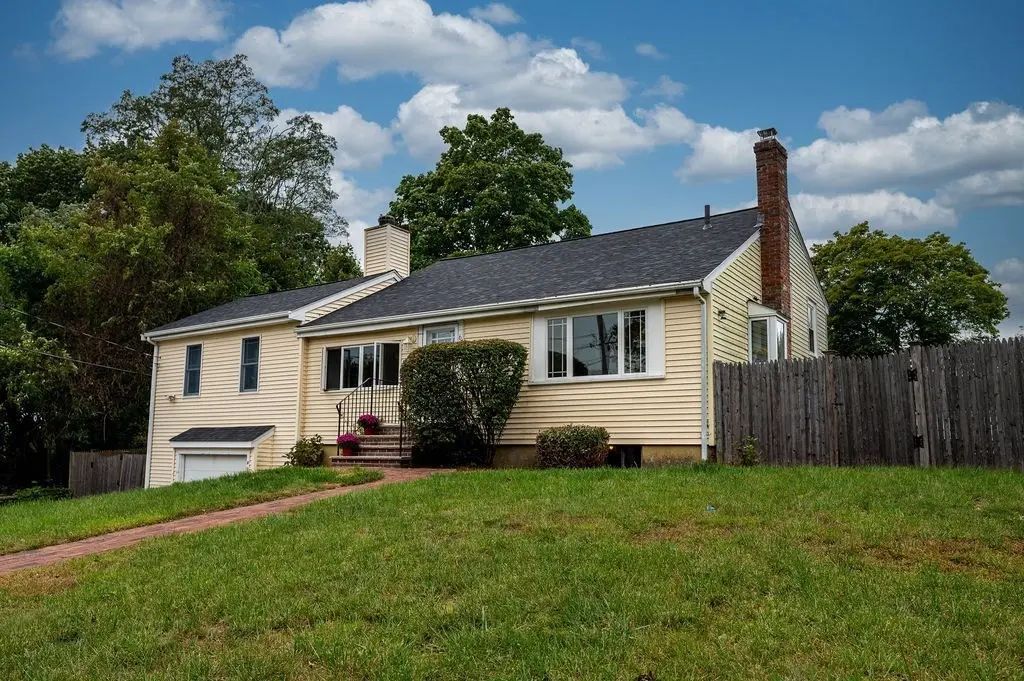 67 Lane Drive, Norwood