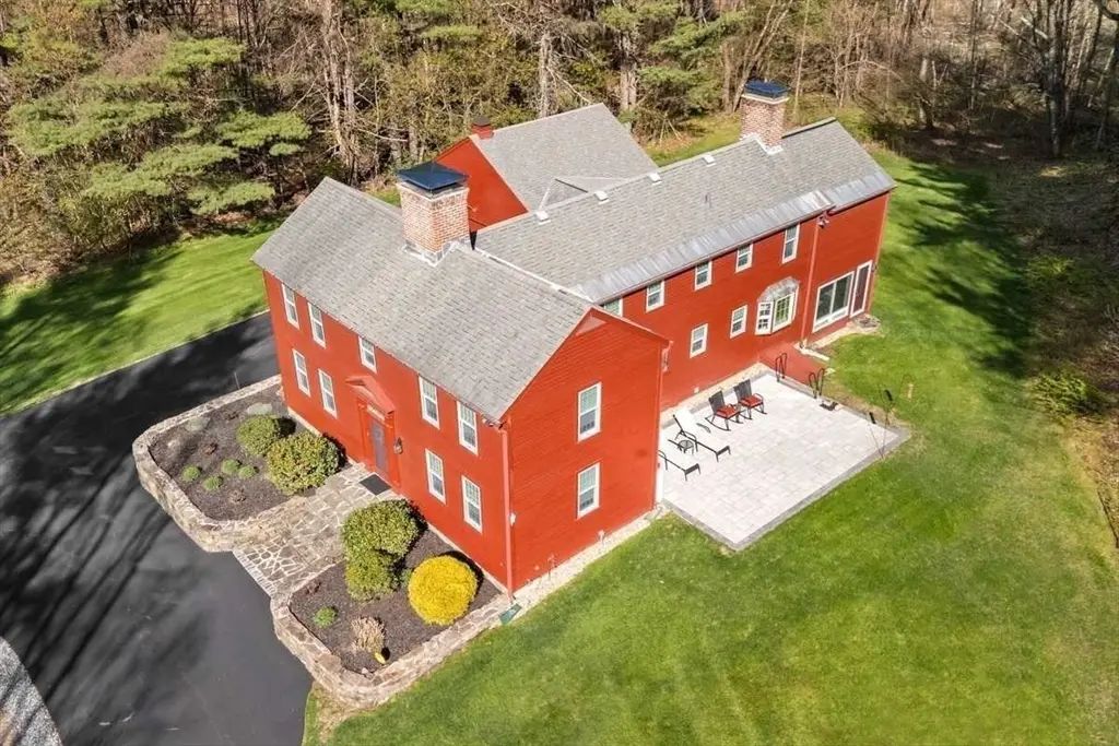 9 Bay Path Dr, Boylston