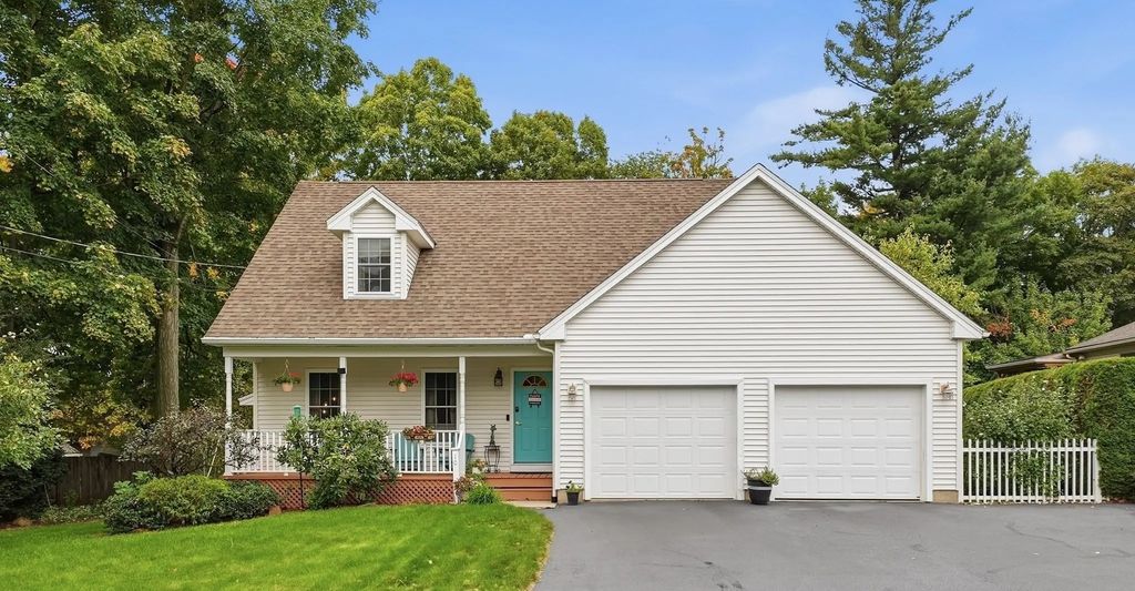 10 John St, East Longmeadow