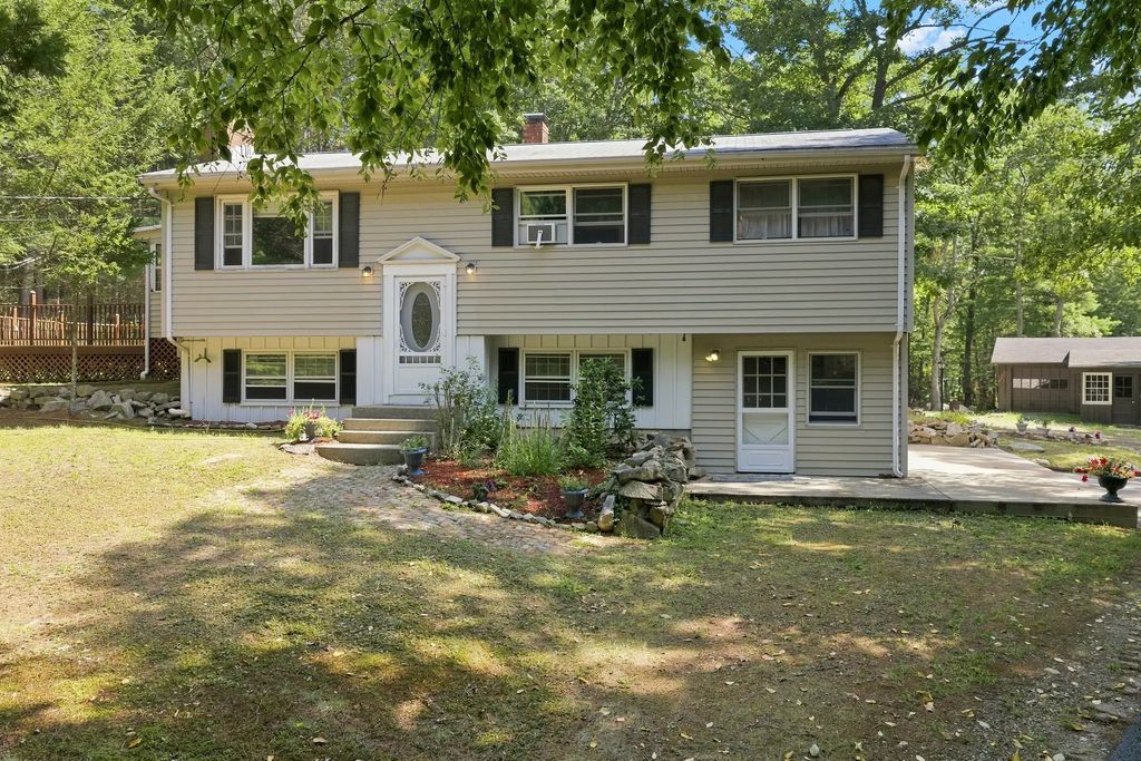 636 Highland St, Holliston