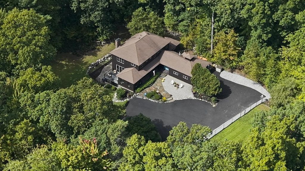 668 North Farms Road, Northampton
