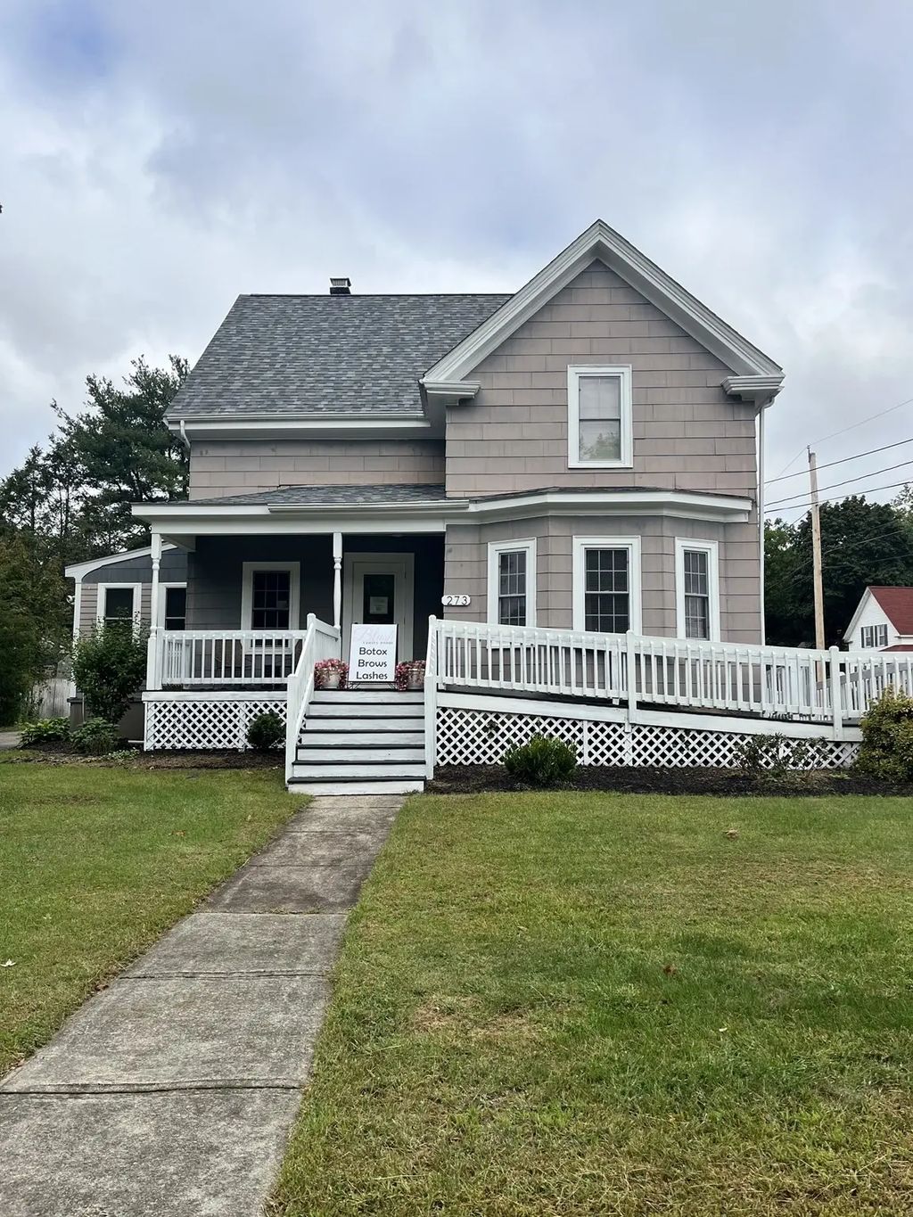 273 W Main St, Norton