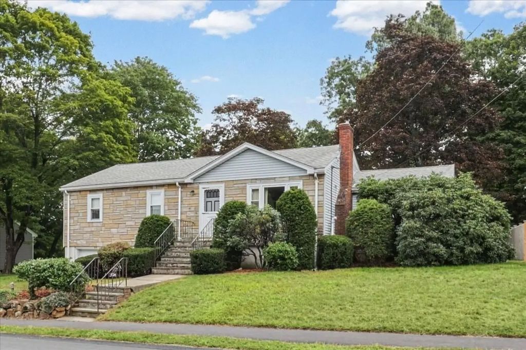 25 Eaton Rd, Dedham