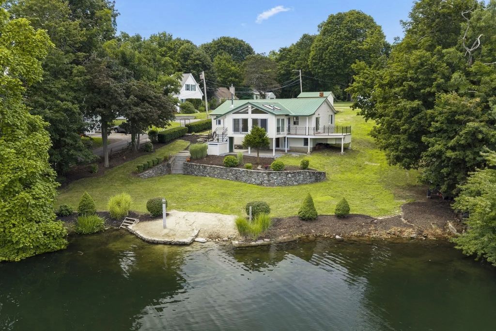 19 Crocker Ave, Lunenburg