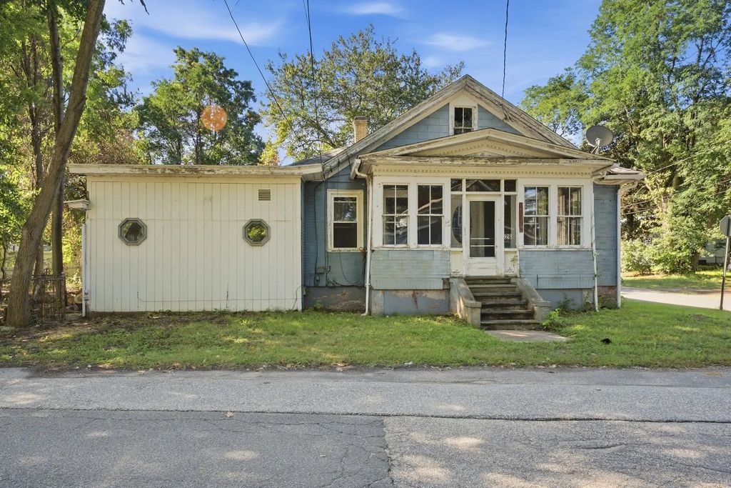 26 Fairmont Street, Chicopee