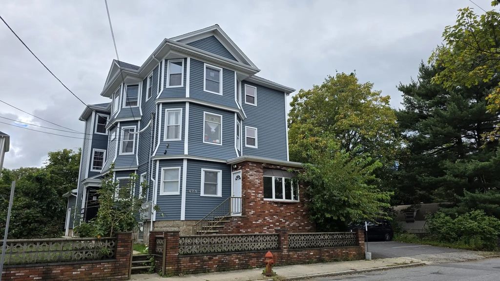 475 Tecumseh St, Fall River