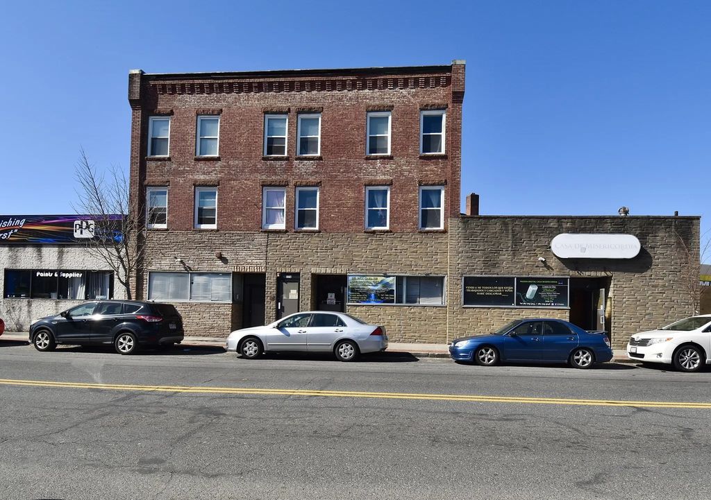 570-582 Main St, Springfield