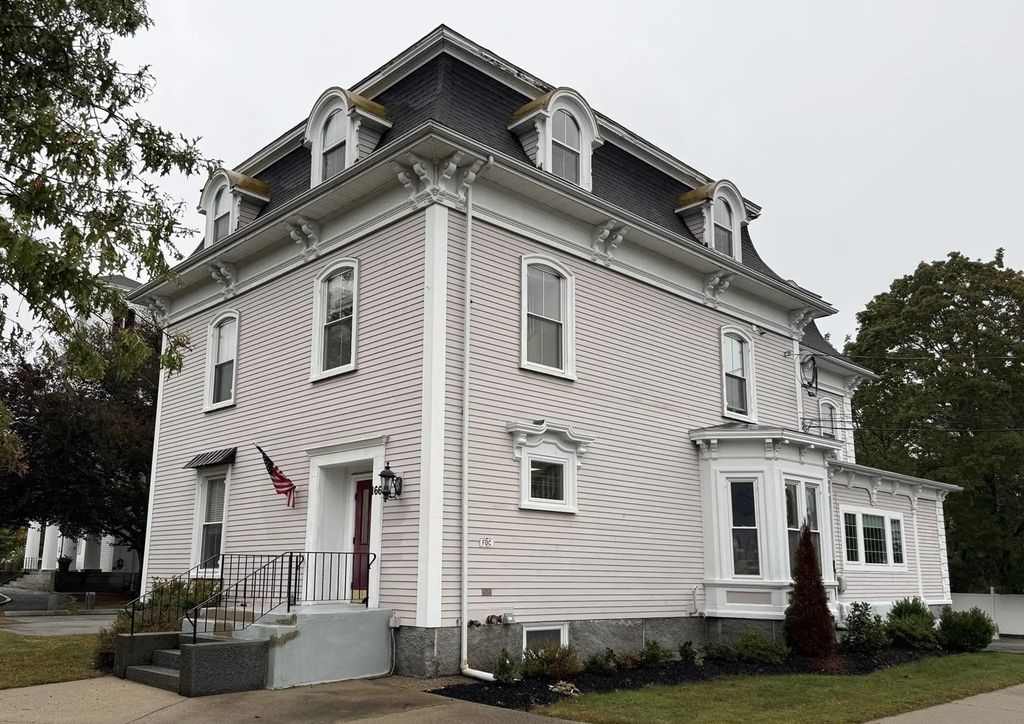 166 Village St #202, Medway