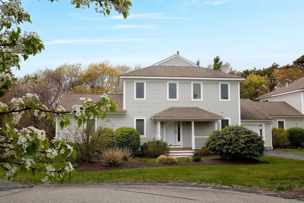 2 Beach Plum Ln #e, Bourne