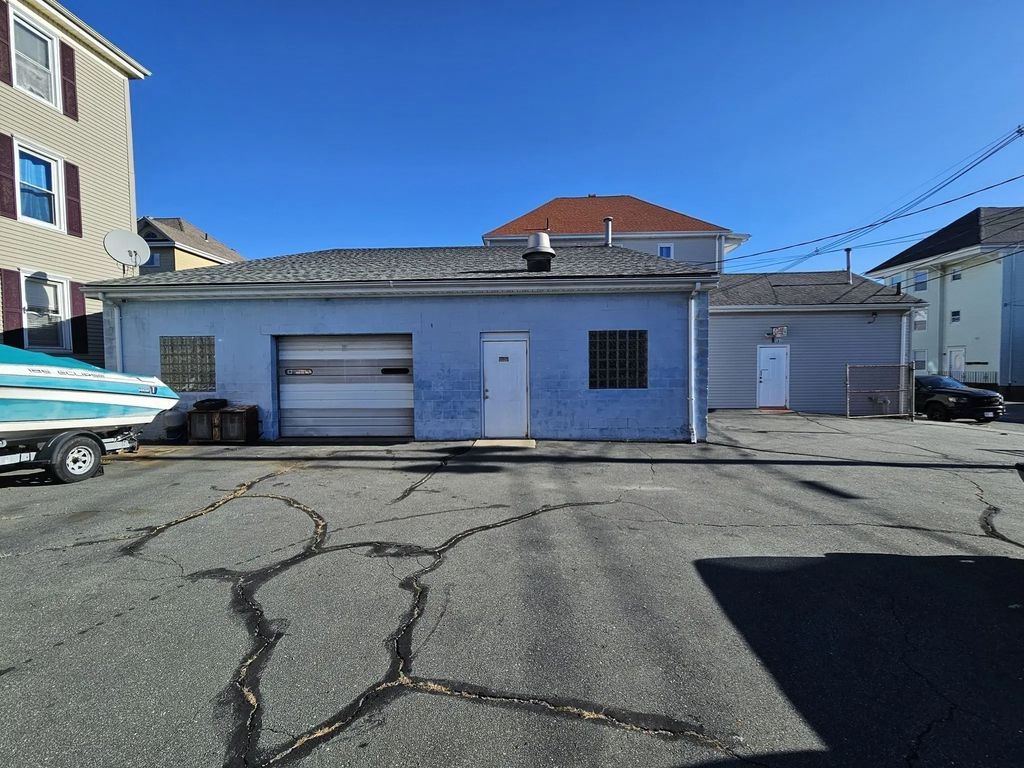 161 Earle St, New Bedford