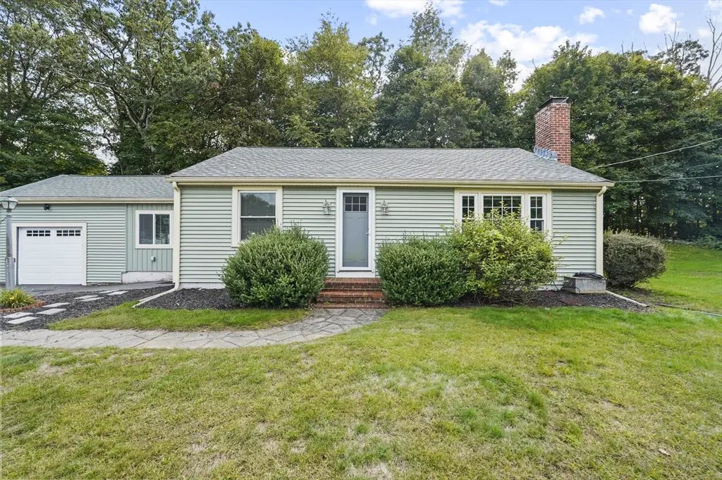 45 Spruce Ln, Attleboro