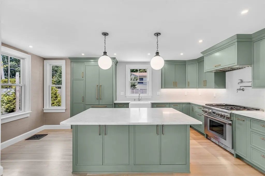 10 Hatch Farm Lane, Concord