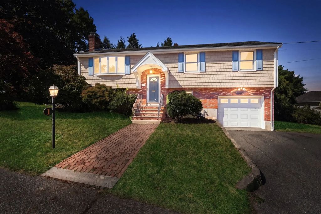 1 Lisa Drive, Woburn