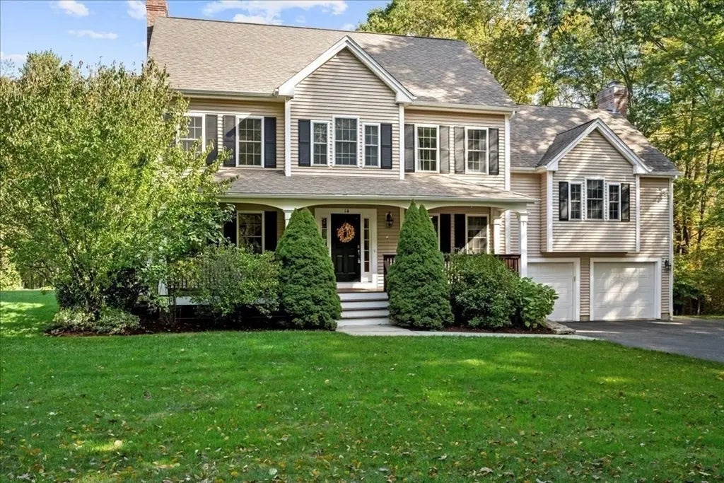 14 Auburn Rd, Millbury