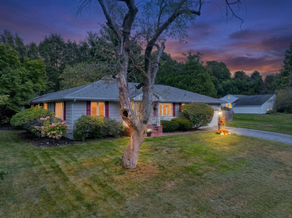 14 Forbes Ln, Andover