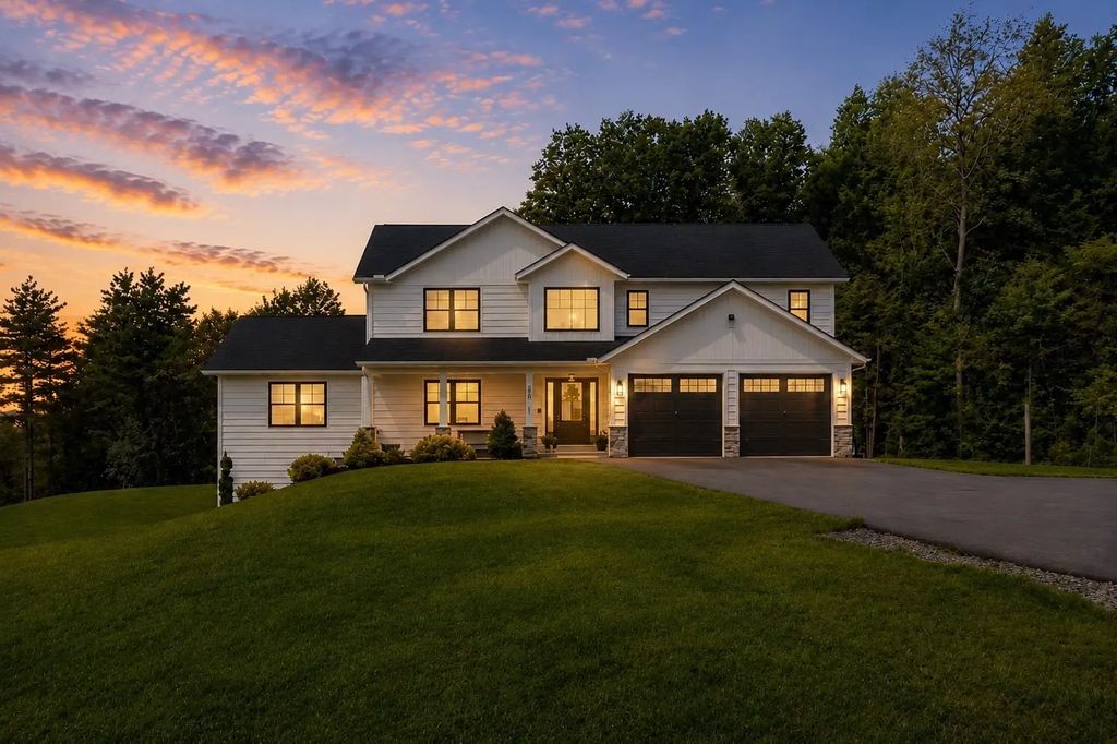 370 Flat Hill Rd, Lunenburg