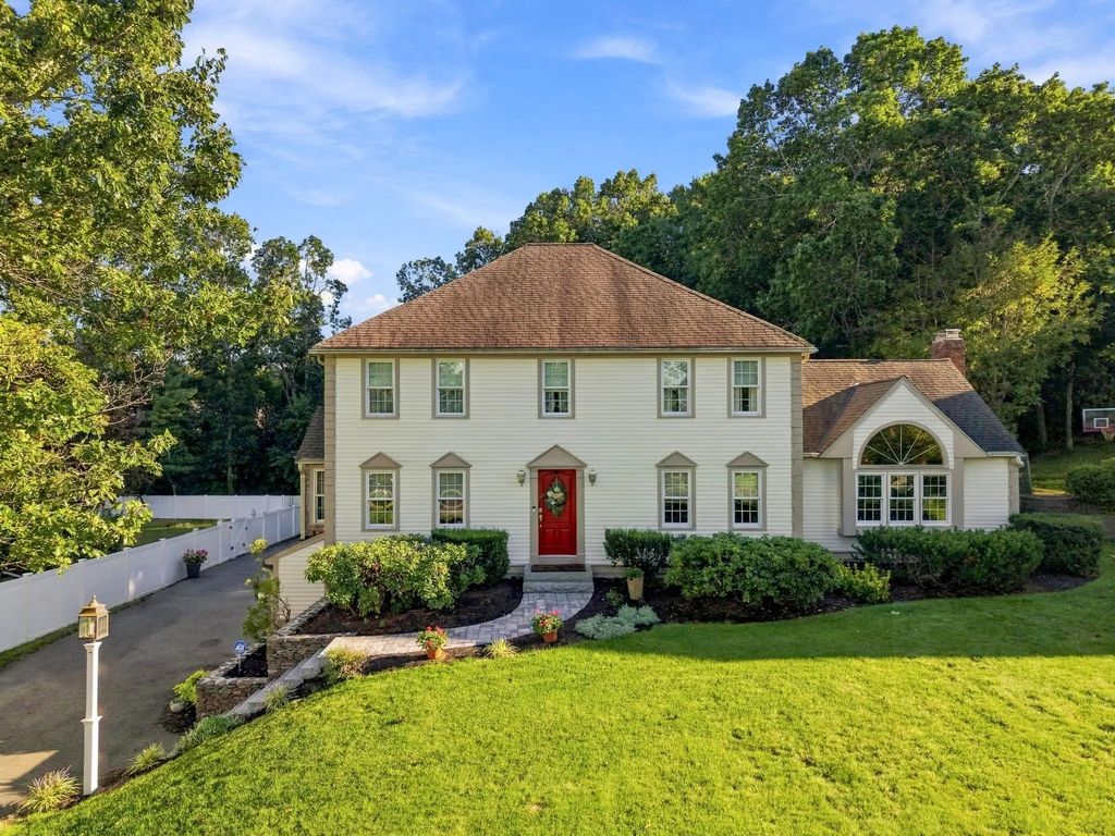 150 Fairways Edge Dr, Marshfield