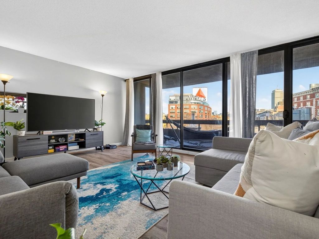 566 Commonwealth #401, Boston