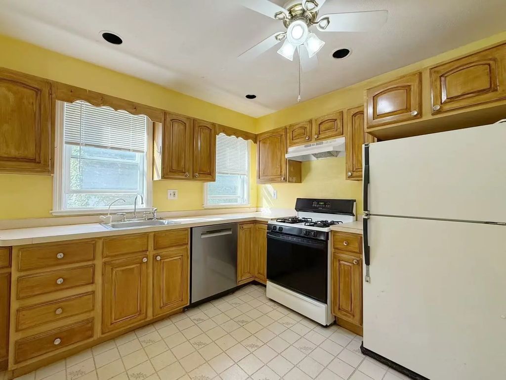 44 Jeanette Ave #1, Belmont