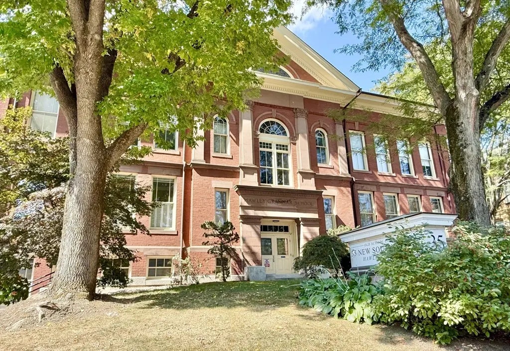 35 New South Street #407, Northampton