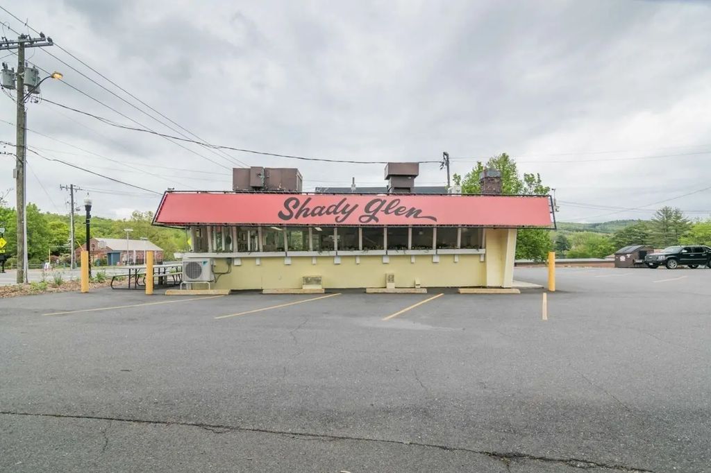 7 Avenue A, Montague