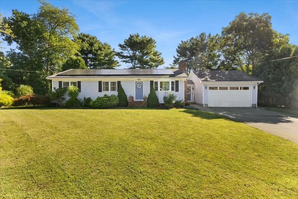 16 Green Meadow Dr, Acushnet