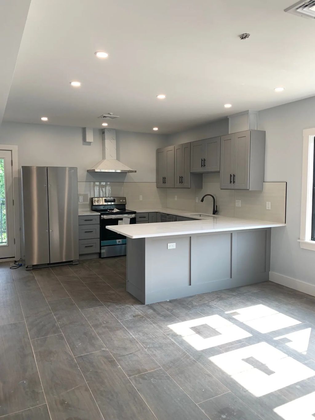 518 Park St #1, Boston