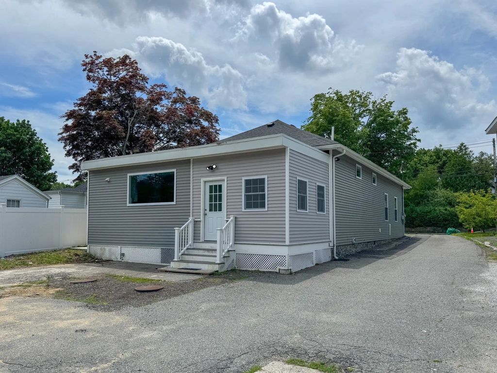 175 Wilbur Ave, Swansea