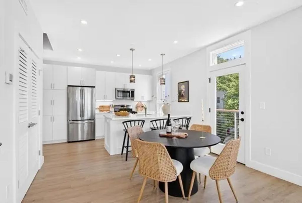 1246 Broadway #3, Somerville