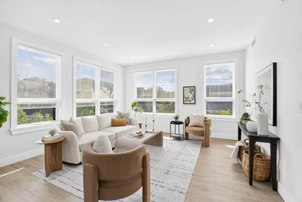 1246 Broadway #3, Somerville