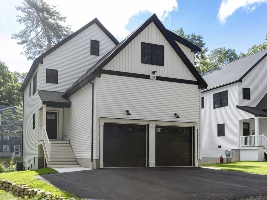 24 Cooper Rd, Webster