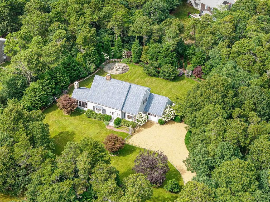 16 Old Dunhams Corner Way, Edgartown
