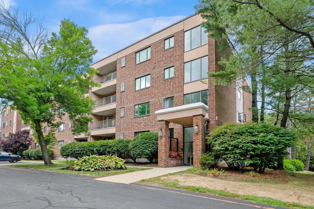 12 Ledgewood Way #16, Peabody