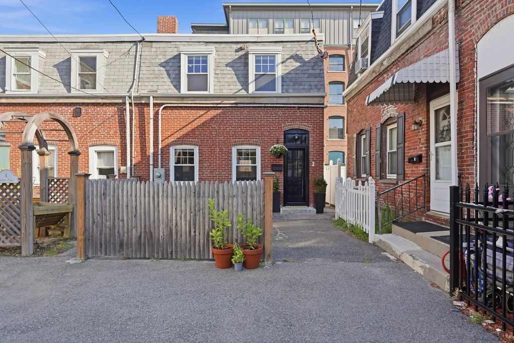 3 Lauten Place, Boston