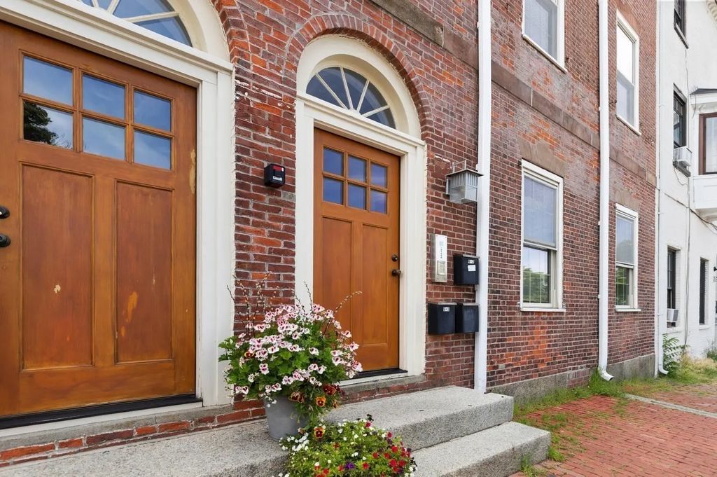 6 Union St #3, Salem
