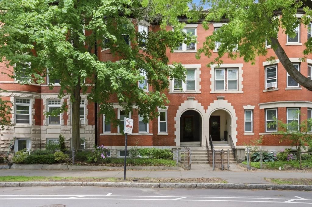 1896 Beacon St #3a, Brookline
