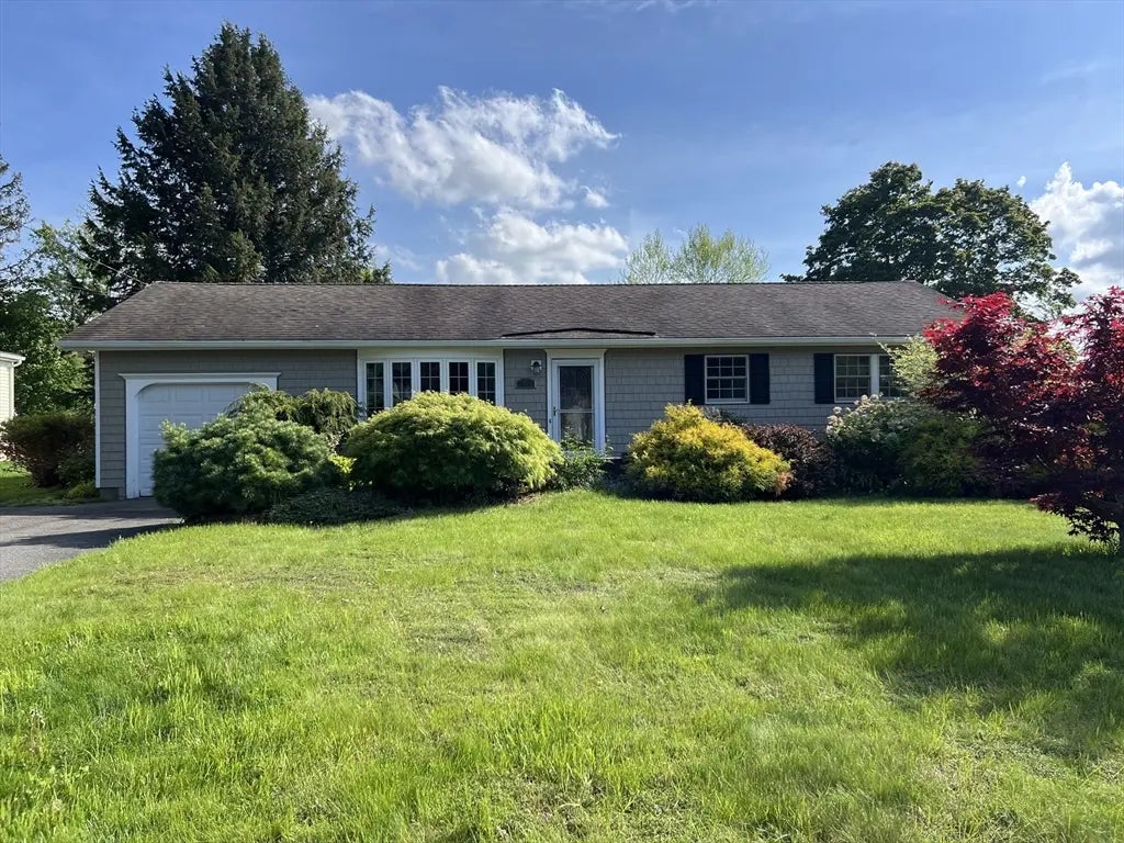 51 Anita Drive, Pittsfield