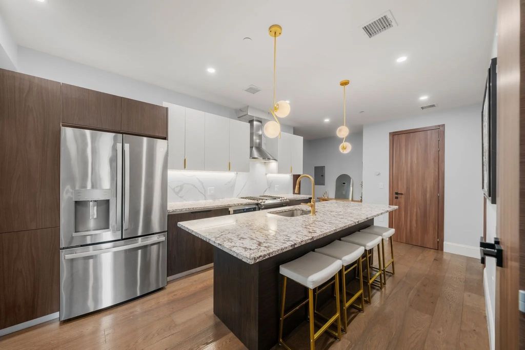 32 Pearl St #3, Boston