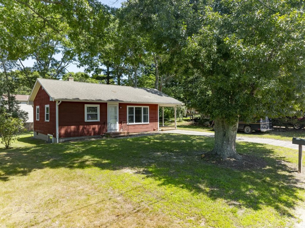 16 Hartwell, Falmouth