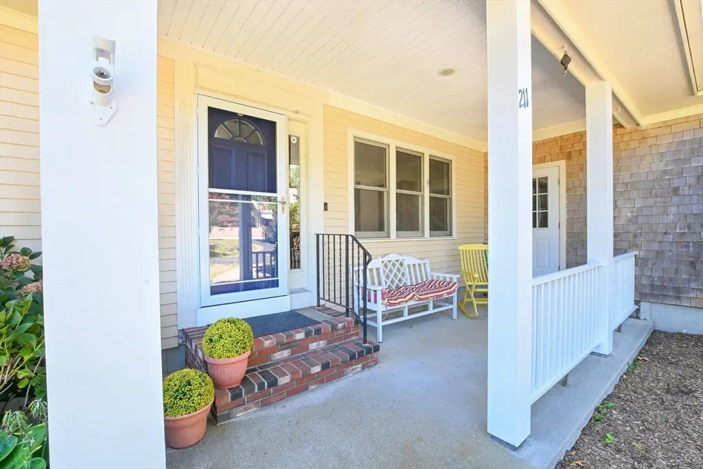 211 James Circle, Mashpee