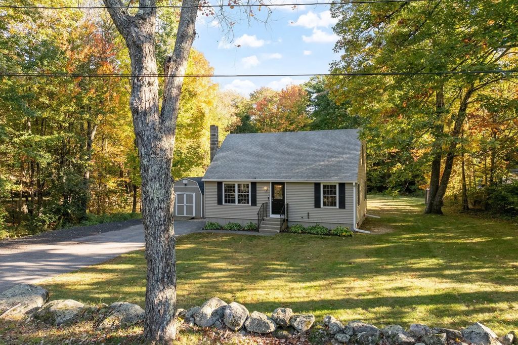 35 School House Rd, Phillipston