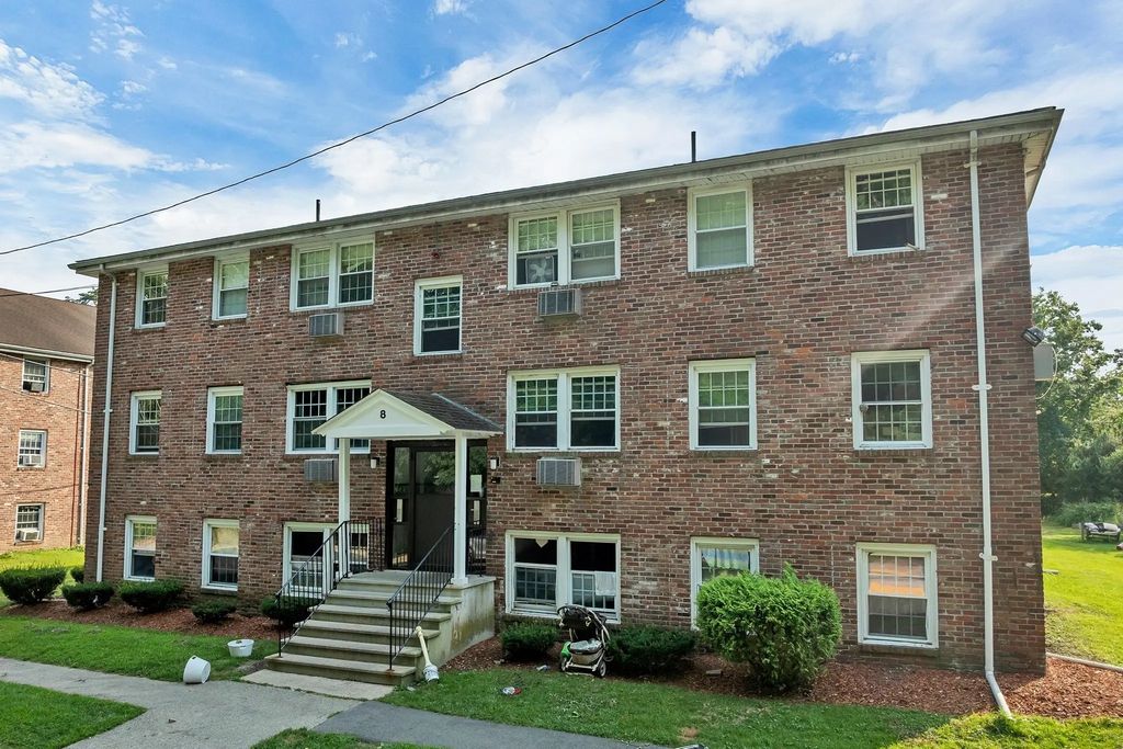 8 Carriage Hill Rd #17, Amesbury