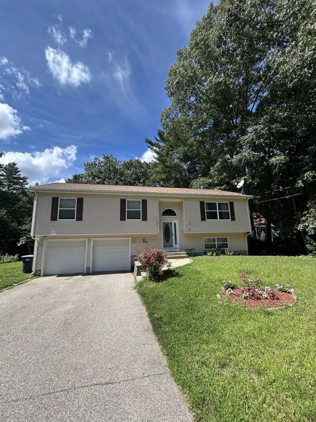58 Brentwood Dr #1, Southbridge