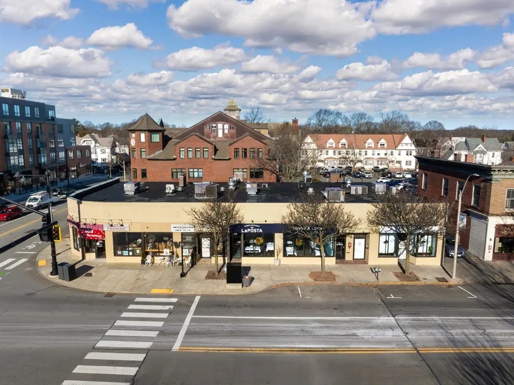 823-833 Washington Street, Newton