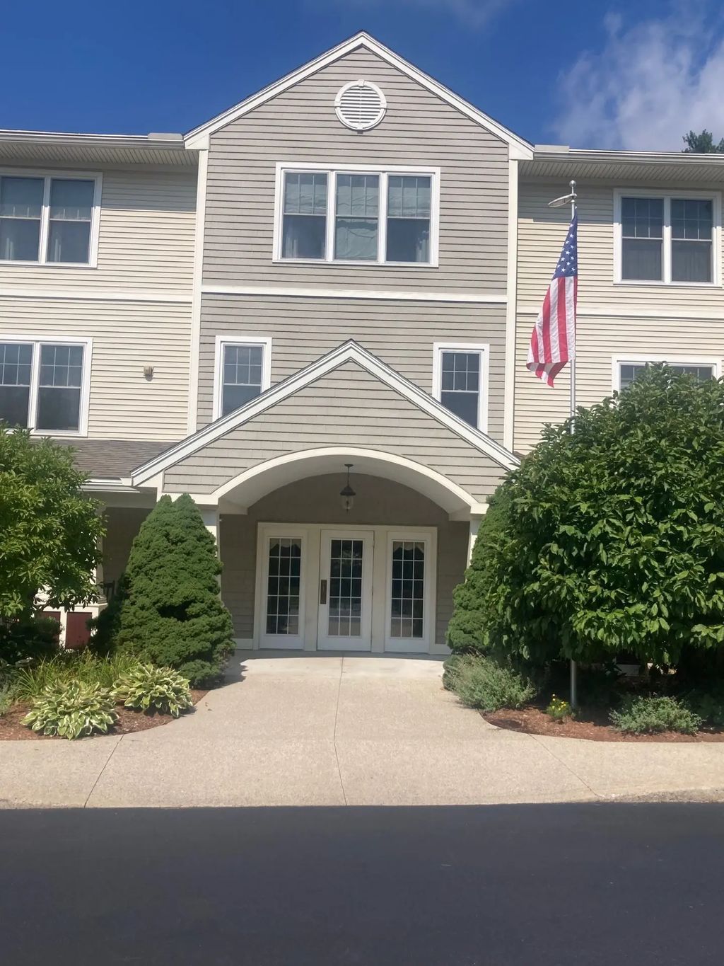 7 Crescent Way #307, Sturbridge
