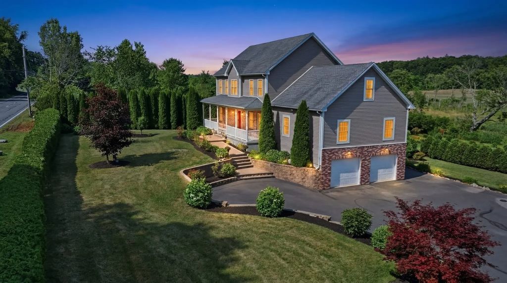 54 College Hwy, Southwick
